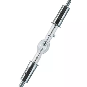 Proyectores. Microproyector de laminillas. Con microproyector grande con lámpara Xenón XBO 450 W para 17 A para uso continuo y 25 A para uso interrumpido. Base de dos pies fijos y dos ajustables. Caja de lámpara de 2 paredes con montura con reflector ajustable a todas direcciones enfriamiento por ventilador y aparato encendedor colimador de 3 lentes filtro anticalórico caflex disco de filtros grises a filtro verde colimador extra desplazable. Espejo de luz fría a 45 ° a cambio rápido de 4 objetivos enfoque macro y micrométrico combinado a platina metálica grande. Dos condensadores débiles y dos fuertes. Equipo óptico 1 para preparaciones de cubreobjetos. Microproyector 34 mm. Objetivos: PL 10 x 10.25. PL 25 x 10.25. PL 40 x 10.65.